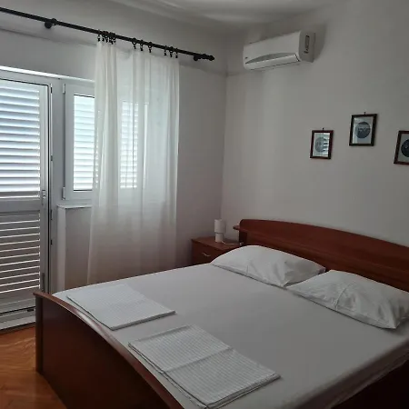 Apartment Hugo Promajna