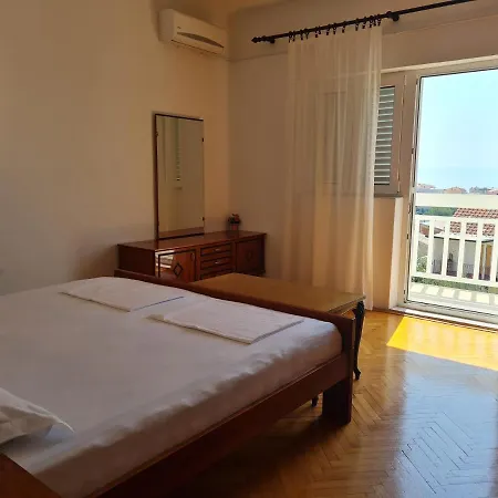 Hugo Apartment Promajna