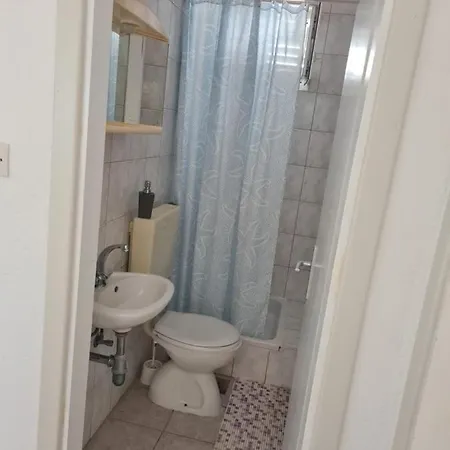 Hugo Apartment *