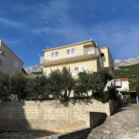 Hugo Apartment