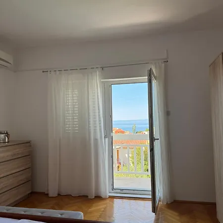 Apartment Hugo Promajna